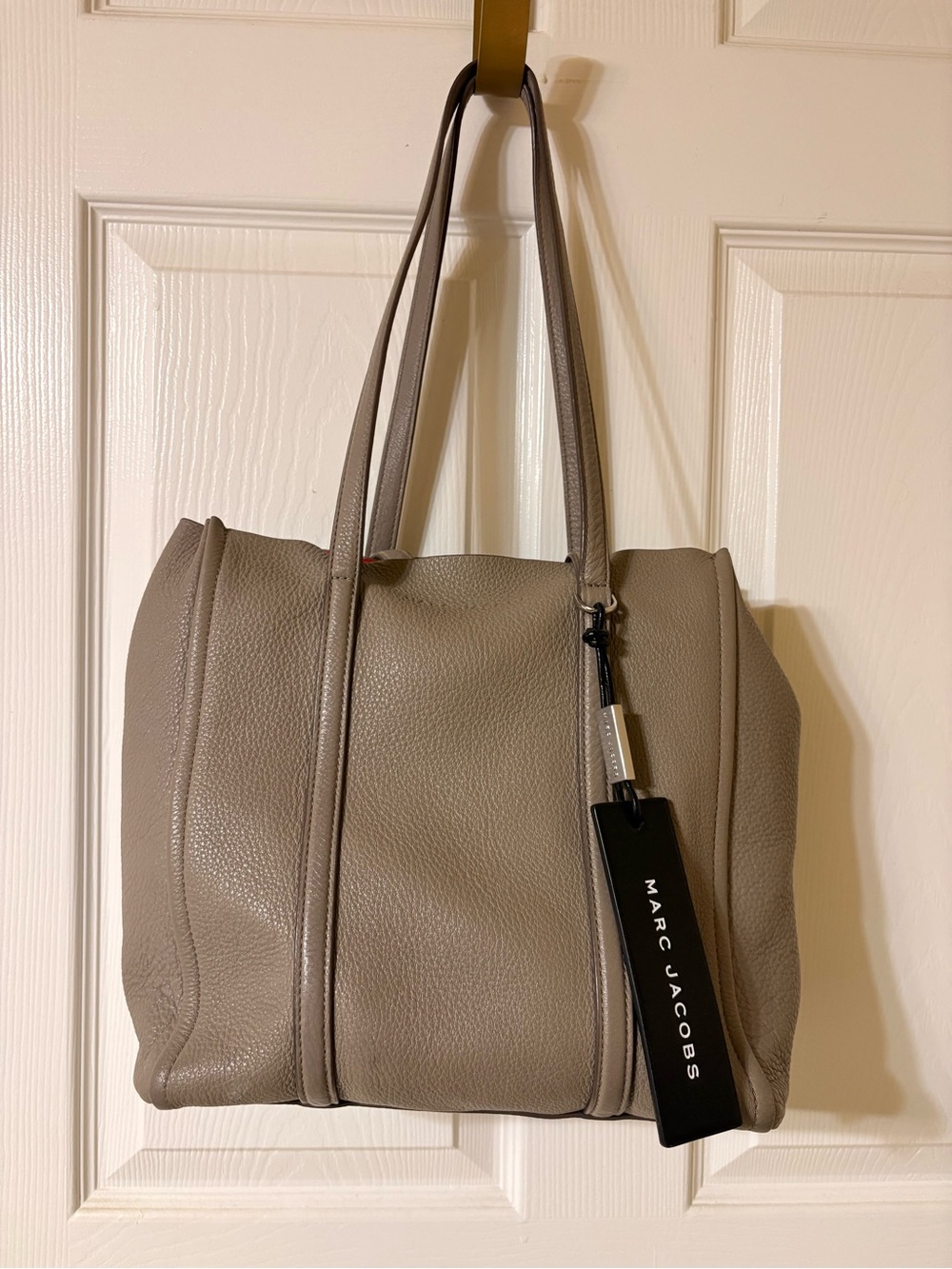 Marc Jacobs Taupe Pebbled Leather Shoulder Bag - Picture 3 of 5